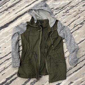 Utility style jacket with different sleeves